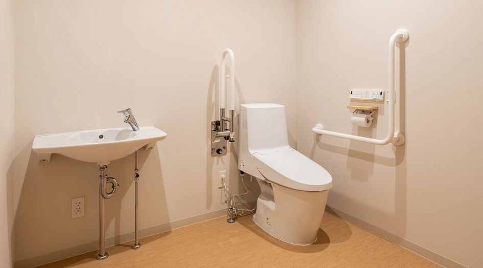 車いす対応の個室トイレ写真